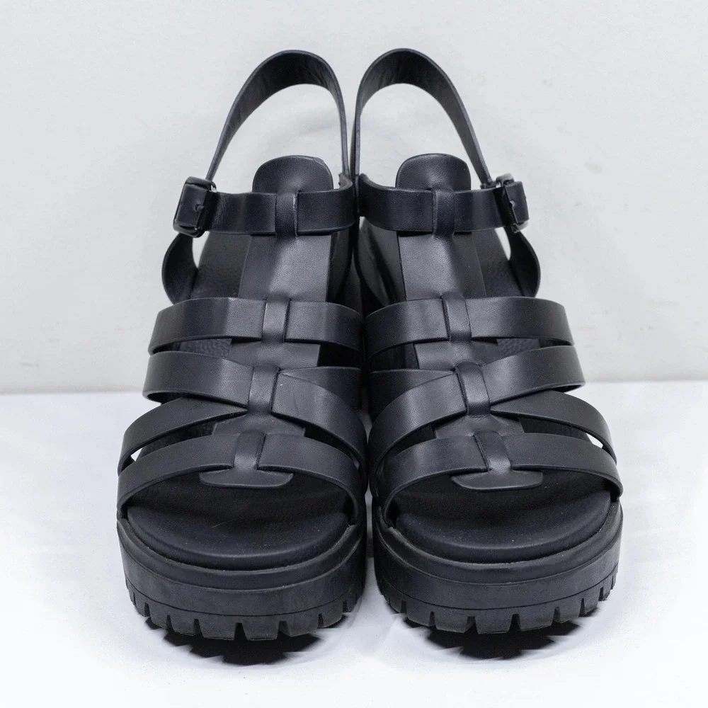 MIA tira sandals